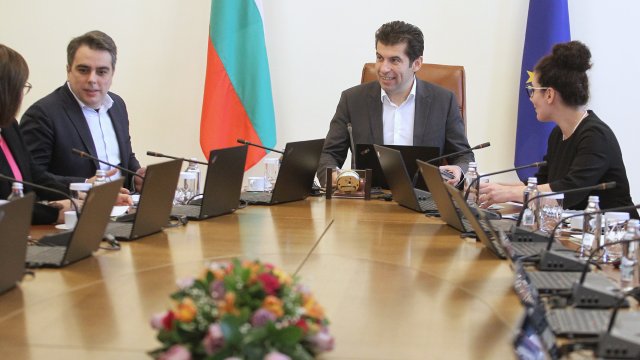 Правителството на Кирил Петков провежда последното си заседание Една от