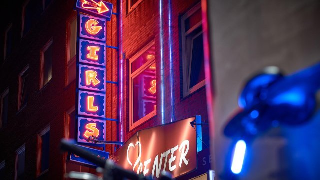 Хиляди хора в Мадрид излязоха на демонстрация срещу проституцията предаде