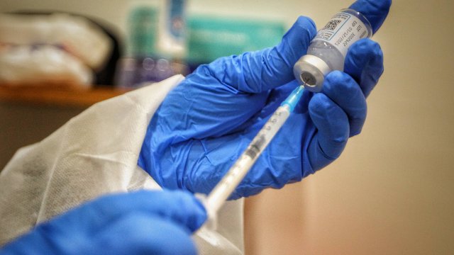 Израел започна днес имунизация с ваксината срещу Ковид-19 на Pfizer/BioNTech