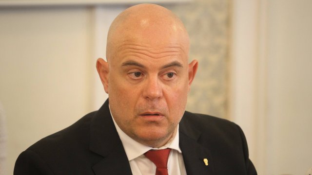 Процедурата по предсрочното прекратяване на мандата на главния прокурор отново