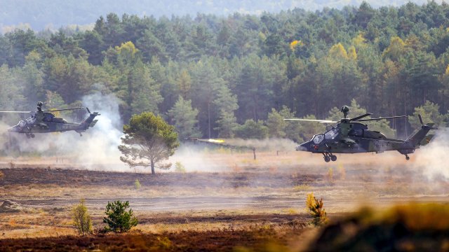 Чешката република ще получи шест щурмови вертолета AH 1Z и два