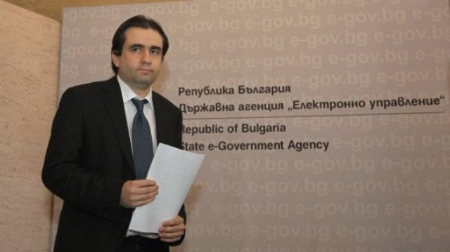 Министърът на електронното управление Божидар Божанов е свикал извънредно заседание