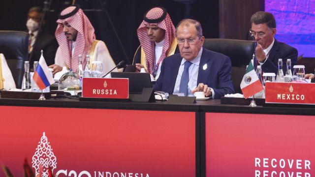 Министърът на външните работи на Русия Сергей Лавров напусна заседанието