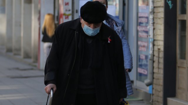 Националният осигурителен институт започва изплащането добавката от 75 лева на