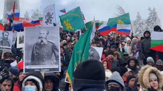 Напрежение до паметника на връх Шипка по време на честванията