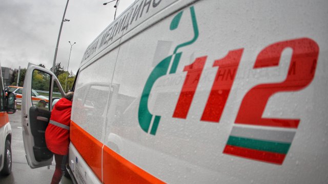 80-годишен мъж е с опасност за живота след тежка катастрофа край Кюстендил