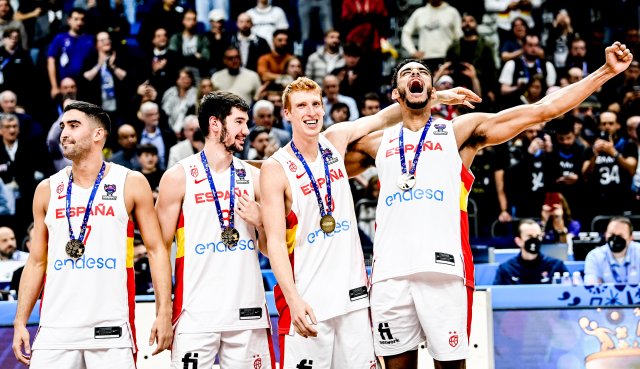 Испания триумфира във финала на Европейското първенство по баскетбол за