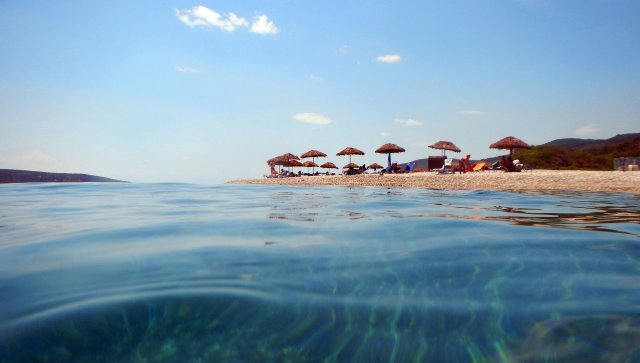 Летовниците се наслаждават на летните горещини по крайбрежието на Средиземно