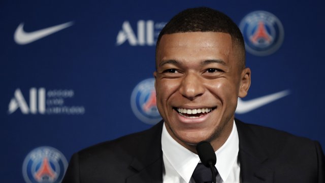 Килиан Мбапе който продължи договора си с Пари Сен Жермен