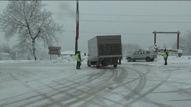 Ограничено е движението на моторни превозни средства с маса над