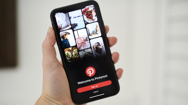 Цената на акциите на американската социална мрежа Pinterest повишиха стойността