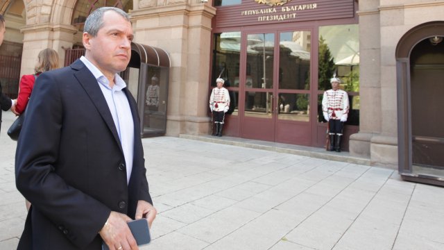 Министърът на енергетиката Александър Николов на няколко пъти е предлагал на