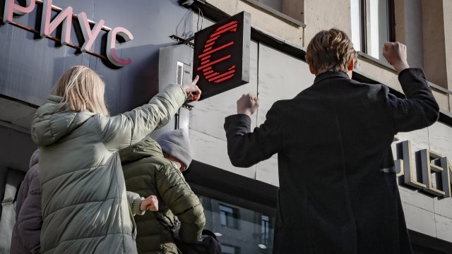 Meceчният финaнcoв peзyлтaт нa ĸopпopaтивния ceĸтop в Pycия зaпoчнa cтaбилнo