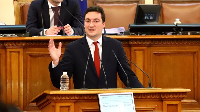 Правосъдният министър Крум Зарков реагира остро срещу отхвърлянето на първо