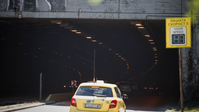 Започналият ремонт на тунела за столичния кв Люлин създава проблеми