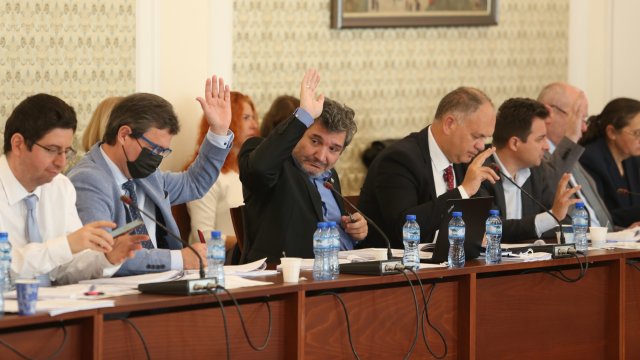 Бюджетната комисия на Народното събрание отхвърли всички добавки за подкрепа