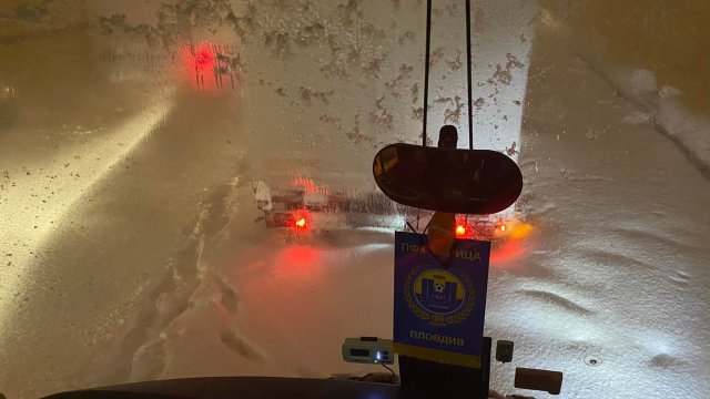 Силни снеговалежи създават проблеми с трафика в съседна Турция Български