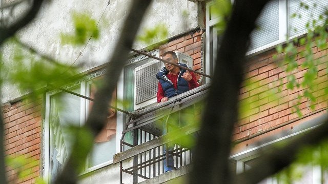Полицията арестува мъжът който се беше барикадирал в апартамента си