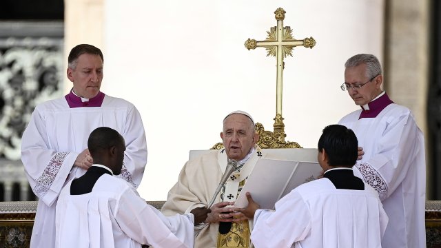 Папа Франциск провъзгласи днес за светци десет видни фигури от