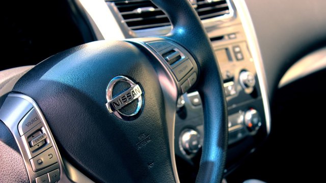 Разклащането на колата в движение или на празен ход винаги