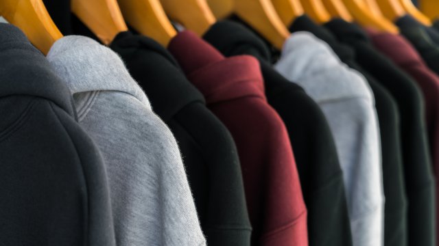 Жълти петна по дрехите могат да се образуват много лесно