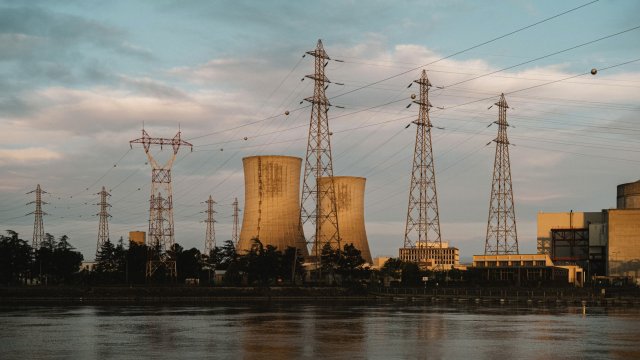 Европейските цени на електроенергията скочиха до рекорди след като Electricite