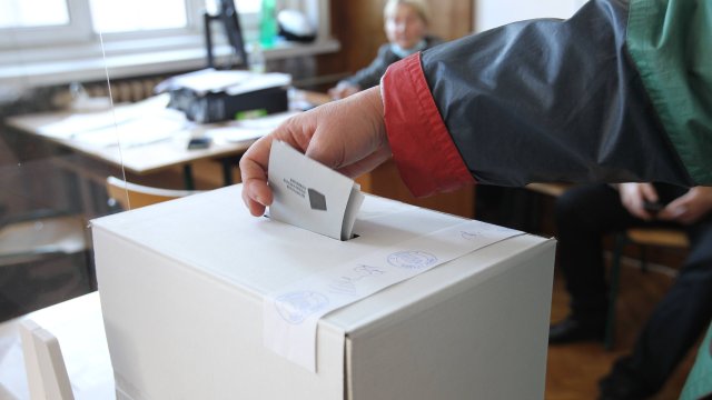 На място членове на комисията ще установяват кой му е