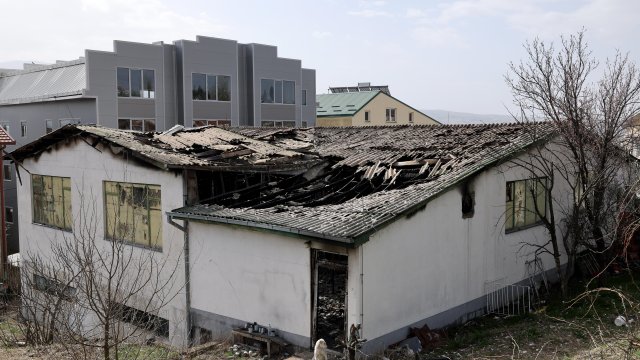 Около 60 души са изпратени с автомобили в болницата в Щип.