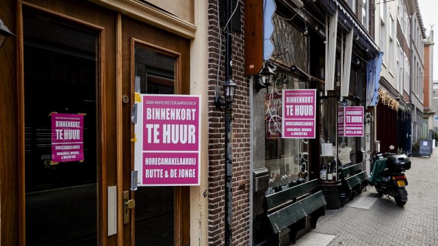 Нидерландия частично затяга мерките заради коронавируса с ранно затваряне на