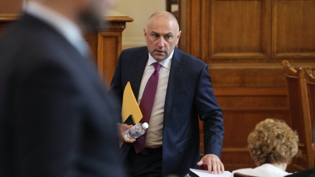 От Има такъв народ твърдят че няма окончателно решение за