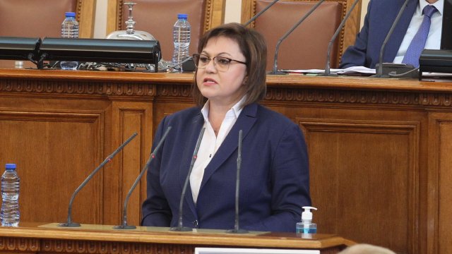 Лидерът на БСП Корнелия Нинова заяви че парламентът трябва спешно