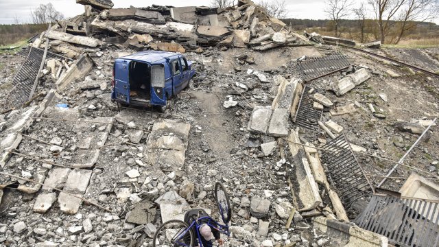 Десетки тела на загинали цивилни граждани са открити в Харков