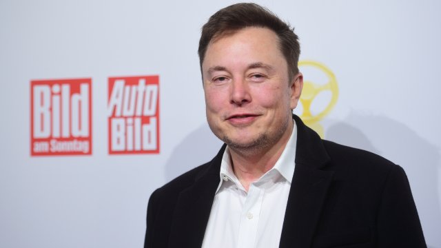 Главният изпълнителен директор на Tesla Илън Мъск официално се отказва