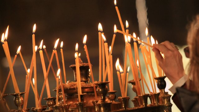 Православната църква отбелязва християнския празник Преображение Господне.Според евангелието Исус Христос,