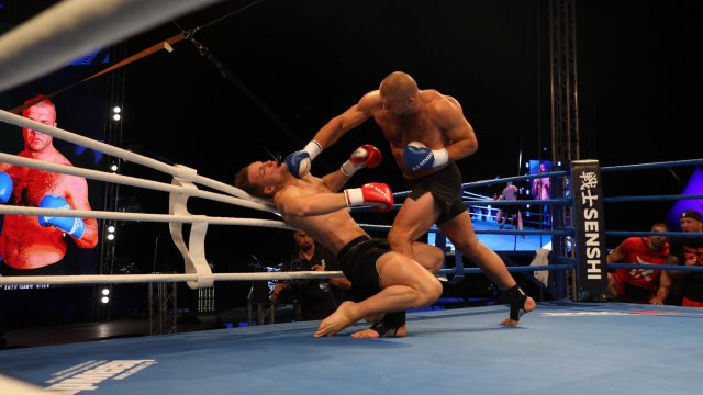 Естонецът Юку Уриендал даде сериозна заявка за нокаут на вечерта