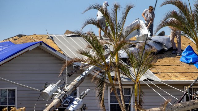 В окръг Флорида който беше опустошен от урагана Иън миналия