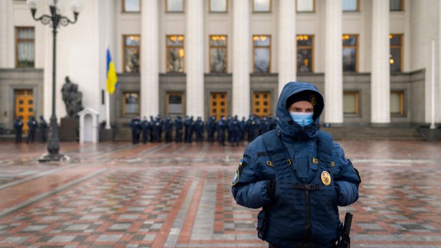 Парламентът на Украйна прие на първо чете законопроект който разрешава