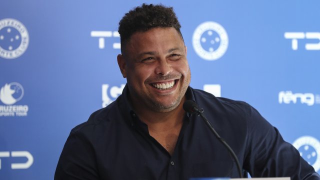 Бразилската футболна легенда Роналдо предложи брак на Селина Локс Нежната