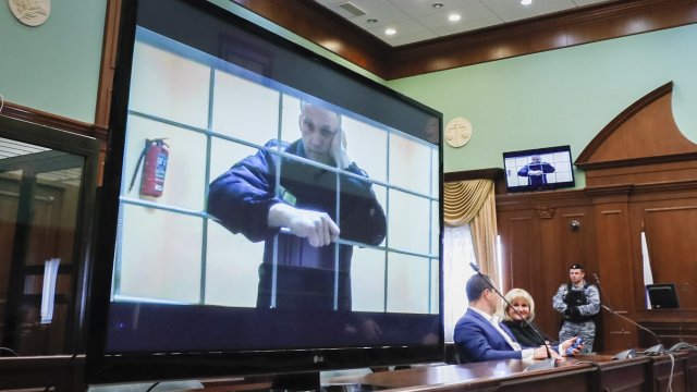 Вкараният в затвора руски опозиционен лидер Алексей Навални бе пратен