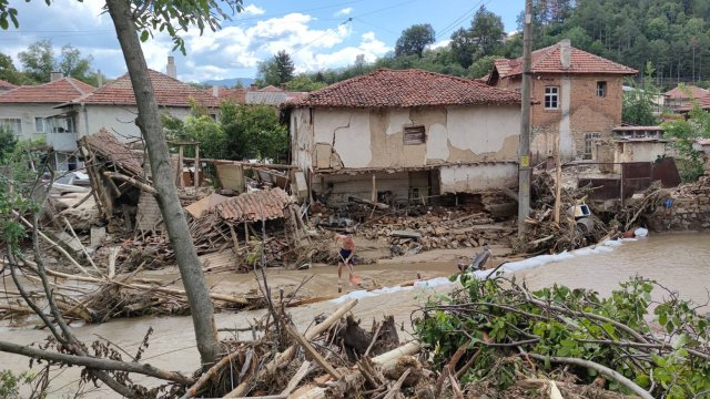 След опустошителните наводнения в Карловско от днес започват проверки за