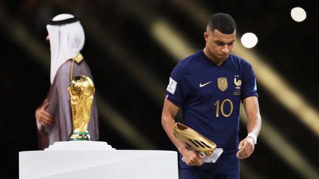 Ще се завърнем Това написа звездата на националния отбор на Франция