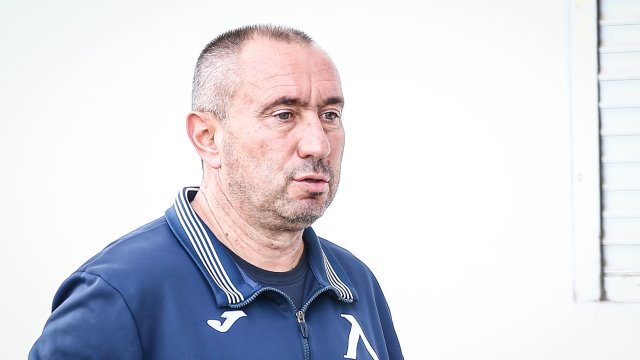 Левски трябва да играе като Левски Това заяви треньорът на