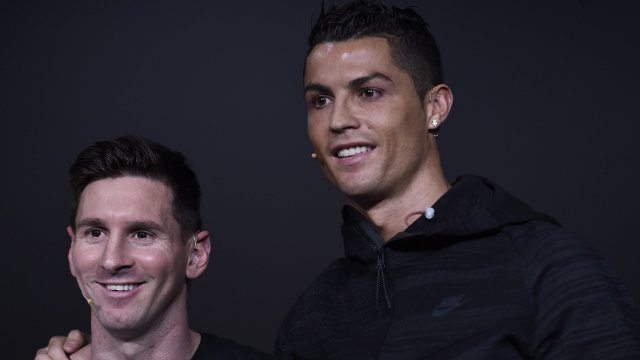 За първи път в историята двамата най велики съвременни футболисти Лионел Меси и Кристиано Роналдо се събраха в