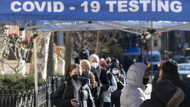 Новият вариант на коронавируса Омикрон вече е доминиращ в