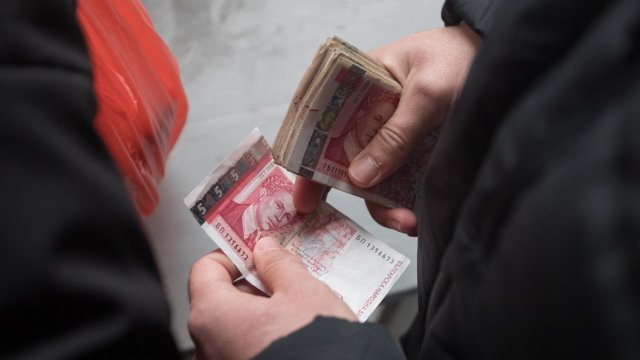 За 8-часов работен ден българите получават пари, които стигат за