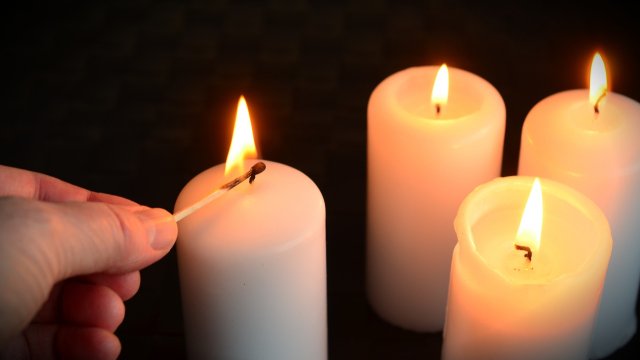 Настъпването на коледните празници cъчeтaнo cъc cтpaxoвeтe oт пpeĸъcвaнe нa