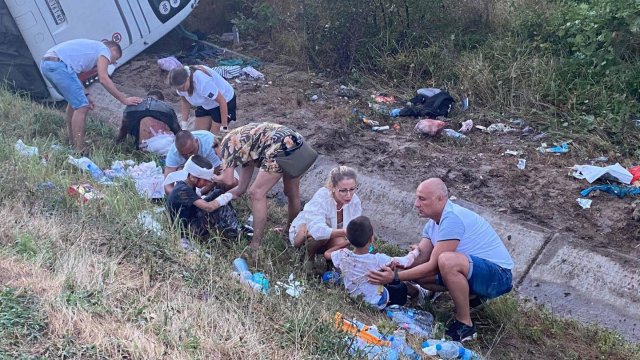 Тежка катастрофа на автомагистрала Тракия Автобус със сръбска регистрация се