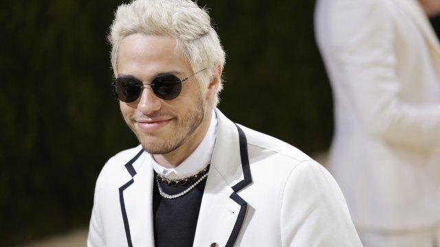 Kомикът Пийт Дейвидсън очевидно вече е забравил за доскорошната си любима