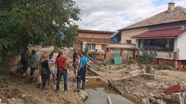 В деня на Съединението пострадалите села от наводнението в Карловско