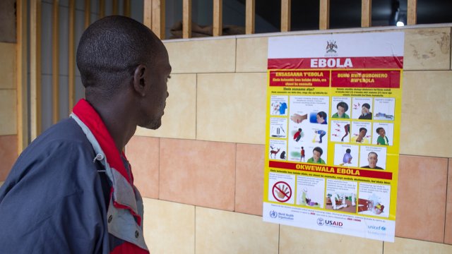 Уганда потвърди смъртта на здравен работник от ебола, с което